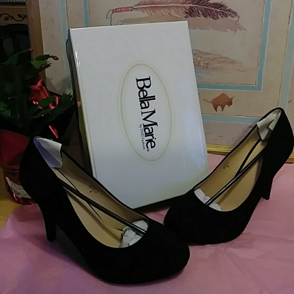 Bella Marie black pumps